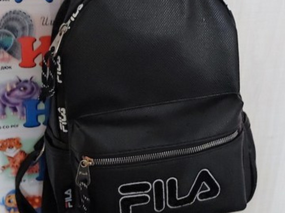 ПРОДАМ НОВЫЙ РЮКЗАК FILA