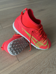Бутсы Nike 37,5 (3 фото из 4)