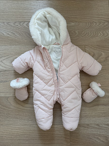Осенний комбинезон на девочку Mothercare, р. 1-3 мес. (1 фото из 2)