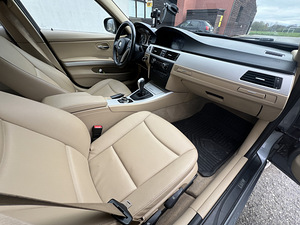 BMW e91 2011 (14 фото из 15)