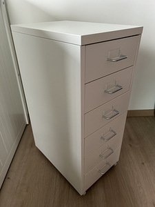 Шкафчик (2 фото из 3)