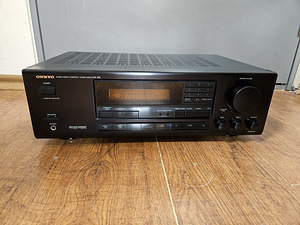 Onkyo TX-SV424 Quartz Synthesized Tuner Amplifier (1 фото из 4)
