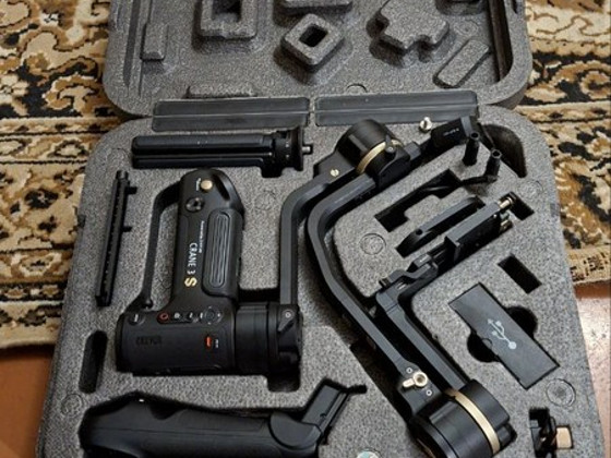 Продается стабилизатор Zhiyun Crane 3s