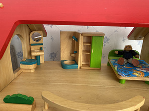Nukumaja puidust koos mööbliga (3 foto / 6)