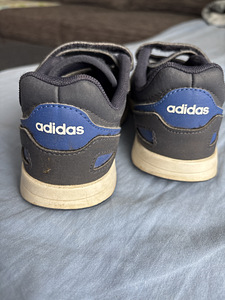 Кроссовки Adidas 31 (2 фото из 4)