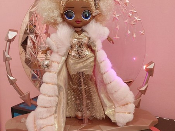 LOL Surprise Holiday OMG NYE Queen Fashion Doll