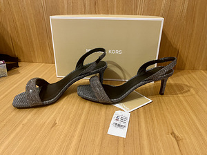 Босоножки Michael Kors (2 фото из 8)