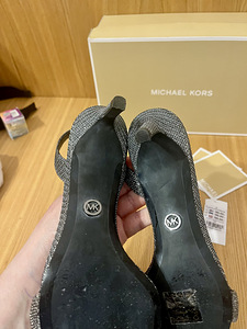 Босоножки Michael Kors (5 фото из 8)
