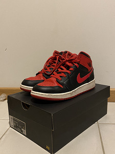 Air Jordan 1 Mid (GS) Suurus 38 (1 foto / 4)