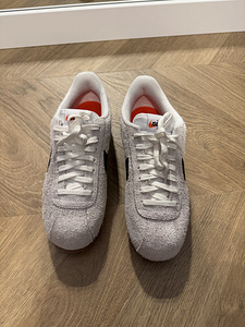 НОВЫЕ! Nike Cortez Vintage Suede EU 42 + бесплатный транспор (2 фото из 5)