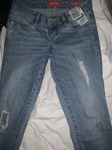 GUESS NAISTE TEKSAPÜKSID skinny UUED (1 foto / 6)