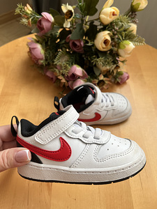 Кроссовки Nike (1 фото из 4)