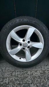 Audi originaal 17" velg + Goodyear Polargrip Ice 225/60R17 (1 foto / 8)