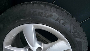 Audi originaal 17" velg + Goodyear Polargrip Ice 225/60R17 (5 foto / 8)