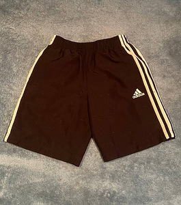 Шорты Adidas (1 фото из 4)