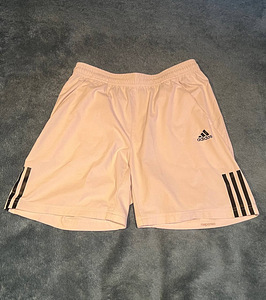 Шорты Adidas (1 фото из 6)