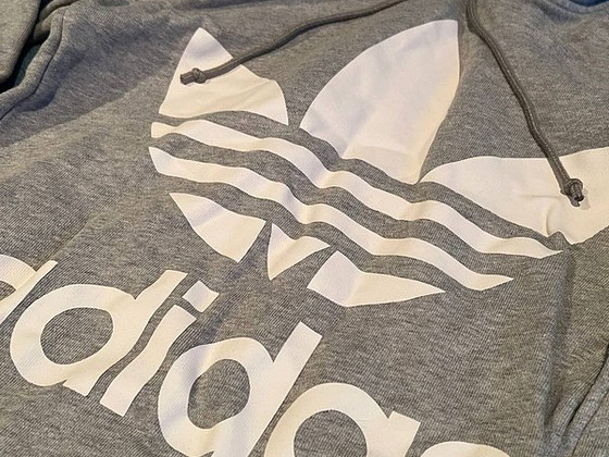 Adidas pusa
