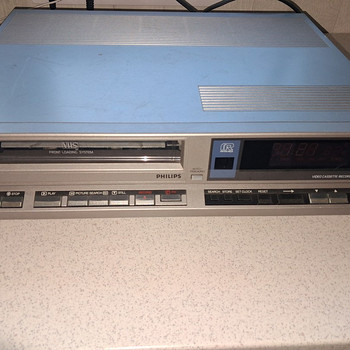 Philips видеомагнитофон VR6462
