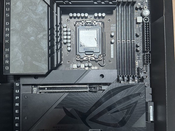 Продаю материнскую плату ASUS ROG MAXIMUS Z790 DARK HERO