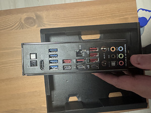 Müüa emaplaat ASUS ROG MAXIMUS Z790 DARK HERO (2 foto / 3)