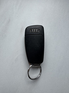 Audi ключ (2 фото из 3)