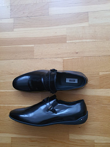 Moschino jalatsid meestele (1 foto / 2)