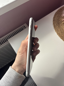 iPhone Xr (2 фото из 3)