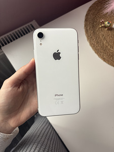 iPhone Xr (3 фото из 3)