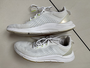 Adidas tossud, s.40 (1 foto / 10)