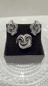 Серебряное кольцо (2 фото из 2)