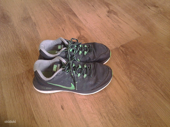 Кроссовки Nike, размер 37,5