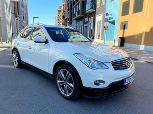 Infiniti EX30 Premium AWD 3.0 TDI V6 175кВ (4 фото из 15)