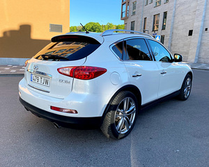 Infiniti EX30 Premium AWD 3.0 TDI V6 175кВ (5 фото из 15)