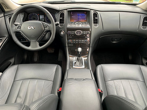 Infiniti EX30 Premium AWD 3.0 TDI V6 175кВ (8 фото из 15)