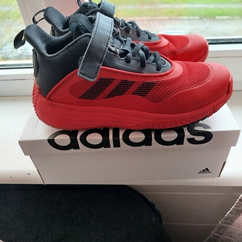 Poiste jalatsid Adidas