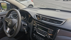 NISSAN QASHQAI (9 foto / 10)
