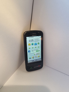 Nokia C6-00 telefon (2 foto / 4)