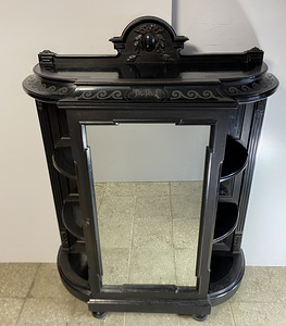 Витрина (4 фото из 10)