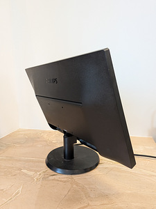 Профессиональный монитор Philips 223V5L 21.5" (Full HD, LED) (2 фото из 2)