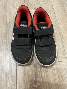 Adidas кроссовки 31 (1 фото из 3)
