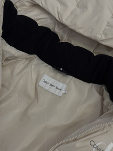 Пуховик Calvin Klein Jeans S (4 фото из 6)