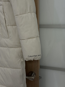 Пуховик Calvin Klein Jeans S (6 фото из 6)
