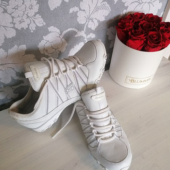 Кроссовки SKECHERS.