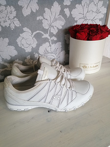 Nahast, uued SKECHERS tossud. (3 foto / 8)