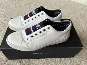 Tommy Hilfiger 39 (1 фото из 5)