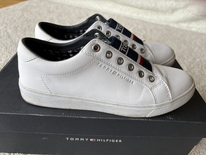 Tommy Hilfiger 39 (2 фото из 5)