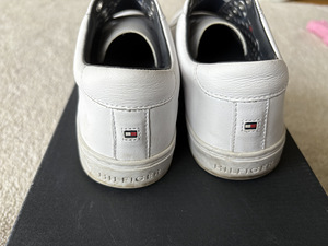 Tommy Hilfiger 39 (4 фото из 5)