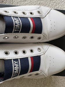 Tommy Hilfiger 39 (5 фото из 5)