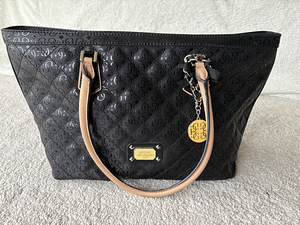 Guess (1 foto / 4)
