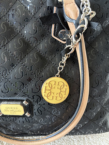 Guess (3 foto / 4)